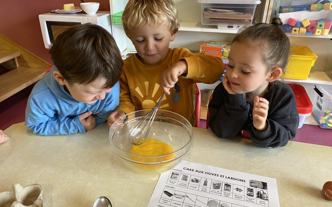 Des gâteaux pour la réunion de classe