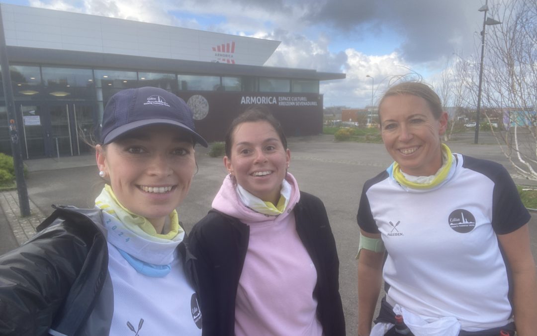 Les maitresses repèrent le parcours de randonnée